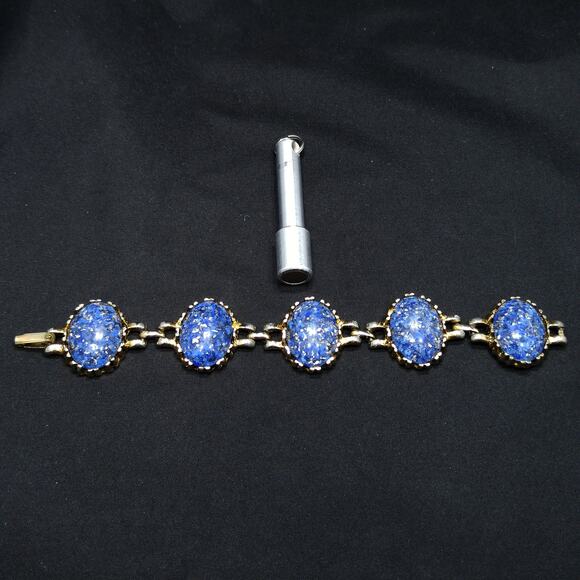 Vintage Blue Lucite Confetti Bracelet, Glitter Flakes, 1950s  Jewelry - Picture 7 of 10